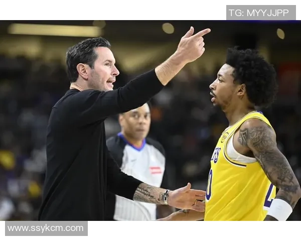 湖人对决开拓者精彩回顾11月15日比赛录像分析与亮点总结